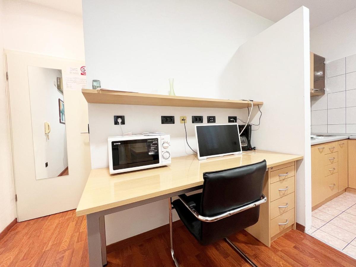 Rooms Studentsko Naselje Ivan Goran Kovacic Рієка Номер фото